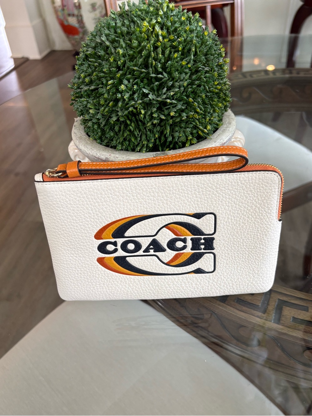 🤍🤍COACH LARGE CORNER ZIP PEBBLED LEATHER COACH STAMPED WRISTLET!🤍🤍